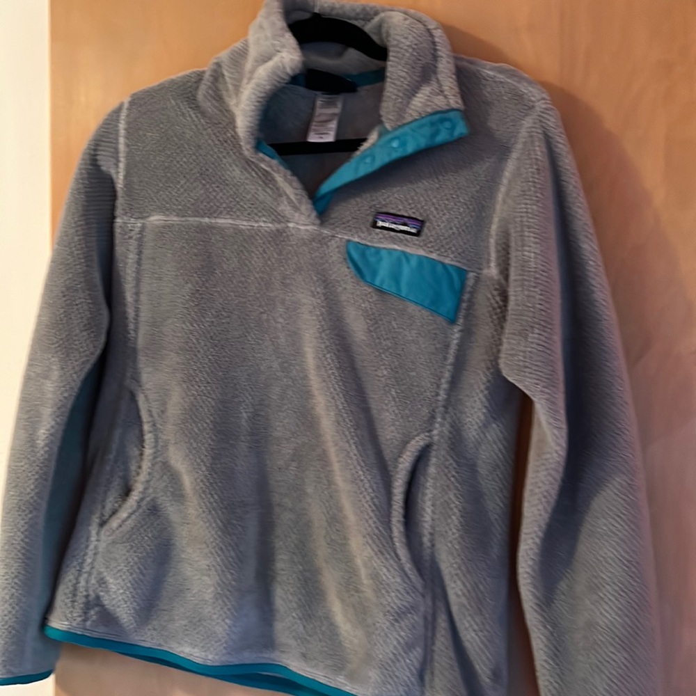Patagonia gray and blue pullover